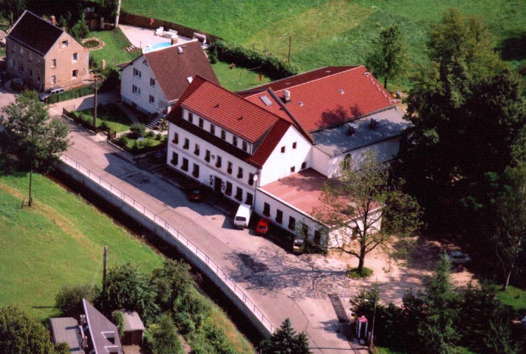 Landhotel Goldener Lowe Mit Pension Am Taurastein Burgstadt Exteriör bild